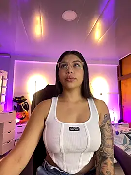 kloe28 online show from 10/28/25, 03:21