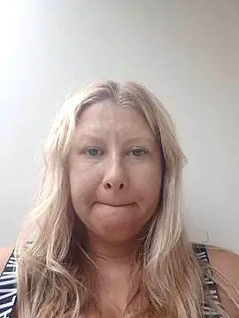 Snapshot of tania19999 chatting on 09/24/25, 11:30 tania19999 online show from 09/24/25, 11:30