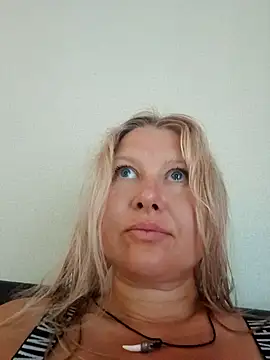 Snapshot of tania19999 chatting on 09/26/25, 10:52 tania19999 online show from 09/26/25, 10:52