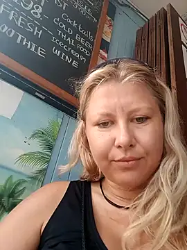 Snapshot of tania19999 chatting on 09/28/25, 09:36 tania19999 online show from 09/28/25, 09:36