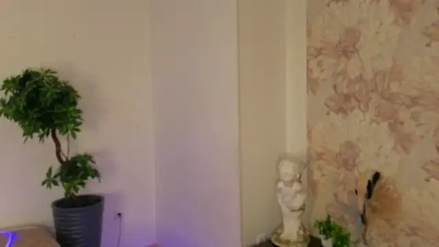 MilaYumi online show from 12/02/25, 06:41