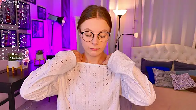 Snapshot of Bubblegum_Babe_ chatting on 10/19/25, 08:31 Bubblegum Babe online show from 10/19/25, 08:31