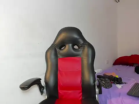 Snapshot of vanelope_smith chatting on 10/03/25, 10:51 vanelope smith online show from 10/03/25, 10:51