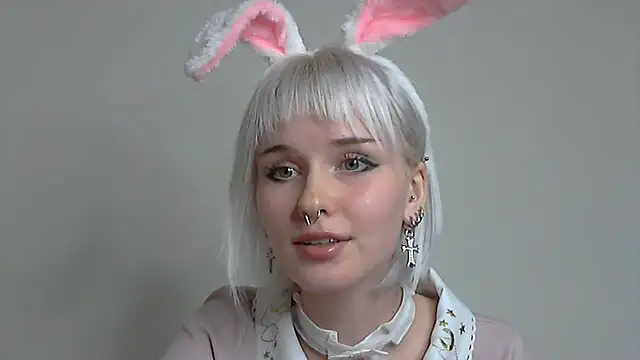 Snapshot of Paradoxy_ chatting on 10/02/25, 04:47 Paradoxy online show from 10/02/25, 04:47