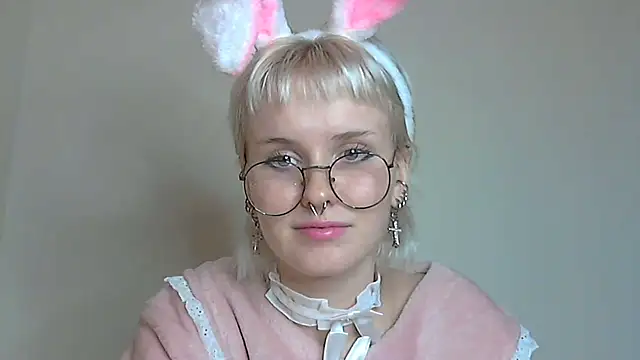 Snapshot of Paradoxy_ chatting on 10/20/25, 06:30 Paradoxy online show from 10/20/25, 06:30