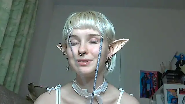 Snapshot of Paradoxy_ chatting on 12/19/25, 09:11 Paradoxy online show from 12/19/25, 09:11