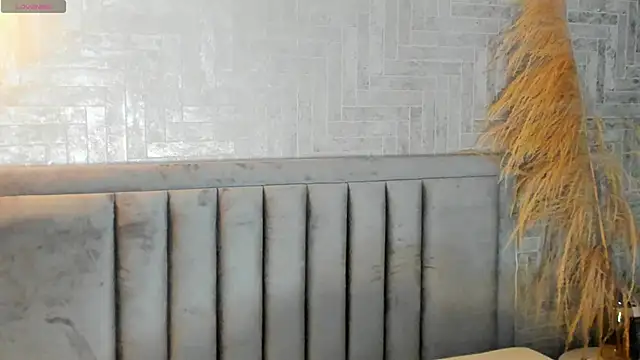 EmmaBlossom online show from 10/04/25, 07:34