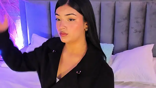 EmmaBlossom online show from 11/14/25, 07:45