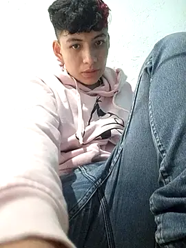 Snapshot of Owen_tomboy chatting on 11/19/25, 08:42 Owen tomboy online show from 11/19/25, 08:42