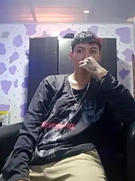 Snapshot of Owen_tomboy chatting on 12/03/25, 05:55 Owen tomboy online show from 12/03/25, 05:55