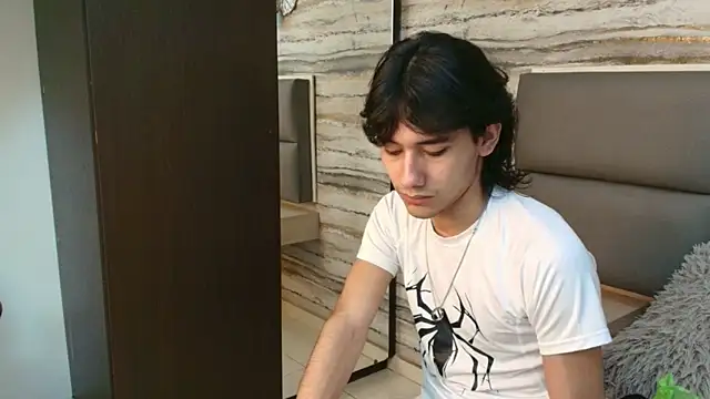 Lovers 21 online show from 12/16/25, 03:33