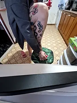 Snapshot of candymaxxx chatting on 02/05/26, 04:11 candymaxxx online show from 02/05/26, 04:11