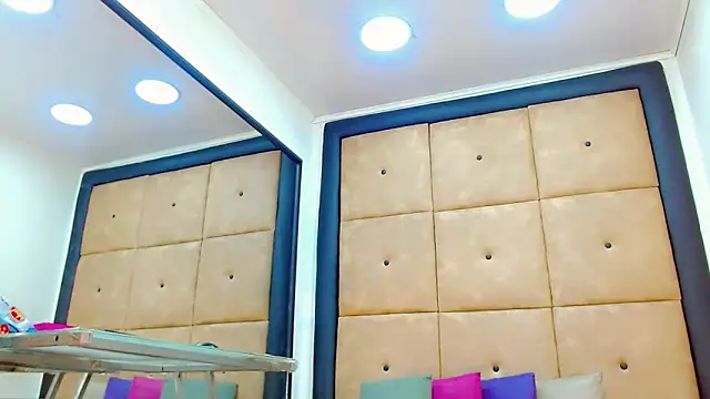 katherine x1 online show from 12/14/25, 09:52