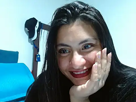 Snapshot of Maira_Diaz chatting on 10/16/25, 04:19 Maira Diaz online show from 10/16/25, 04:19