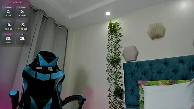 Snapshot of violett__rousee chatting on 10/07/25, 02:14 violett rousee online show from 10/07/25, 02:14