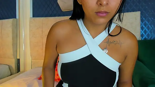 Snapshot of violett__rousee chatting on 10/16/25, 04:19 violett rousee online show from 10/16/25, 04:19