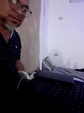 Snapshot of ANTHONYHOTT69 chatting on 11/07/25, 10:43 ANTHONYHOTT69 online show from 11/07/25, 10:43