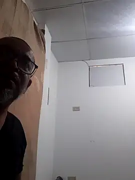 Snapshot of ANTHONYHOTT69 chatting on 11/08/25, 09:02 ANTHONYHOTT69 online show from 11/08/25, 09:02