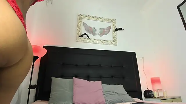 Snapshot of Nyra_18 chatting on 10/18/25, 09:04 Nyra 18 online show from 10/18/25, 09:04