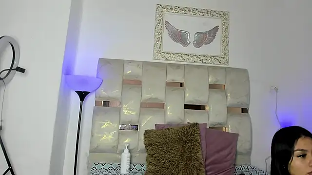 Snapshot of Nyra_18 chatting on 11/27/25, 01:51 Nyra 18 online show from 11/27/25, 01:51