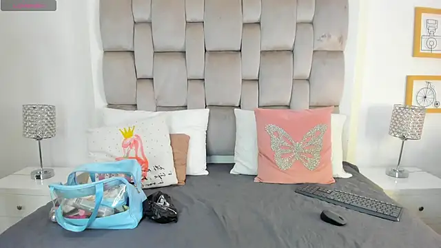 ChikiBom28 online show from 10/23/25, 07:34