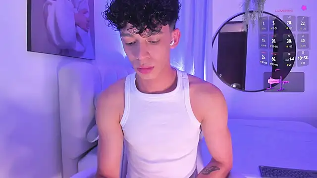 Snapshot of lion_stone chatting on 10/03/25, 09:12 lion stone online show from 10/03/25, 09:12