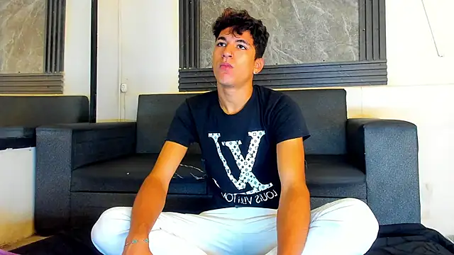 Snapshot of Stiben_boy chatting on 01/13/26, 01:27 Stiben boy online show from 01/13/26, 01:27