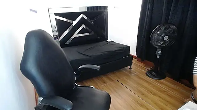 MarianaRojas  online show from 01/15/26, 03:00