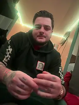 latenightguy online show from 01/11/26, 04:39