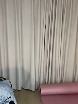 Snapshot of Luoo- chatting on 09/28/25, 08:25 Luoo- online show from 09/28/25, 08:25