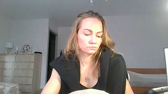 Snapshot of Thavione chatting on 02/11/26, 08:52 Thavione online show from 02/11/26, 08:52