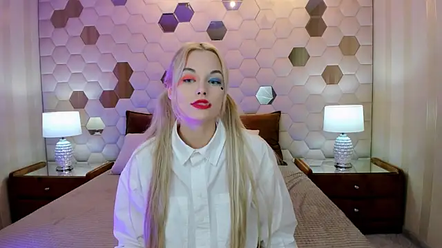 CallMeMargo online show from 09/25/25, 12:42