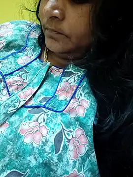 Snapshot of navyasree143 chatting on 10/22/25, 04:35 navyasree143 online show from 10/22/25, 04:35