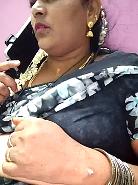 Snapshot of navyasree143 chatting on 10/30/25, 01:23 navyasree143 online show from 10/30/25, 01:23