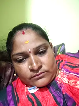 Snapshot of navyasree143 chatting on 11/16/25, 04:34 navyasree143 online show from 11/16/25, 04:34