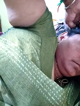 Snapshot of navyasree143 chatting on 04/10/26, 09:58 navyasree143 online show from 04/10/26, 09:58