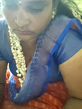 Snapshot of navyasree143 chatting on 04/12/26, 04:45 navyasree143 online show from 04/12/26, 04:45