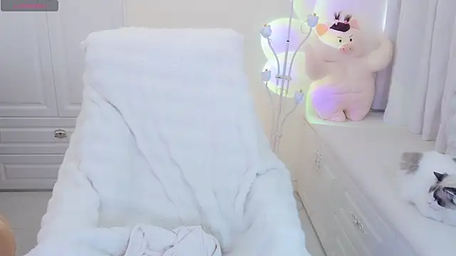 Snapshot of Coco-Di chatting on 12/16/25, 02:49 Coco-Di online show from 12/16/25, 02:49