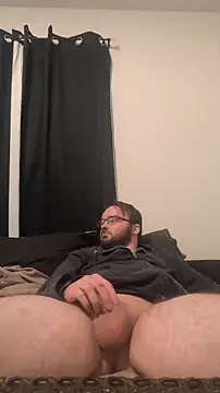 Snapshot of bear8t chatting on 10/31/25, 11:00 bear8t online show from 10/31/25, 11:00