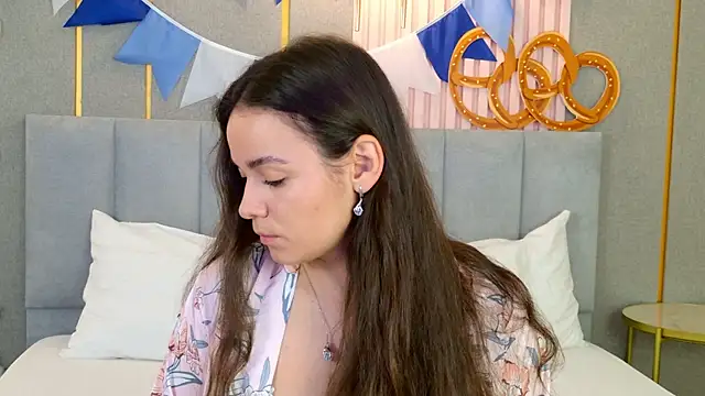 Snapshot of GabiBatista chatting on 10/05/25, 05:06 GabiBatista online show from 10/05/25, 05:06