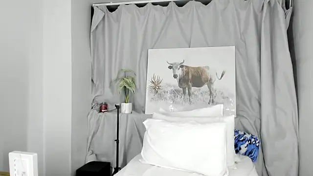 ConnieSmall24 online show from 10/21/25, 12:33