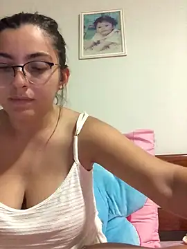 Snapshot of larj021bb chatting on 11/21/25, 02:21 larj021bb online show from 11/21/25, 02:21