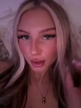 blondeeee online show from 05/19/26, 03:51