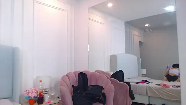 ChantalGarner online show from 10/17/25, 01:25