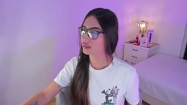 Snapshot of cherrylady_02 chatting on 10/05/25, 02:04 cherrylady 02 online show from 10/05/25, 02:04