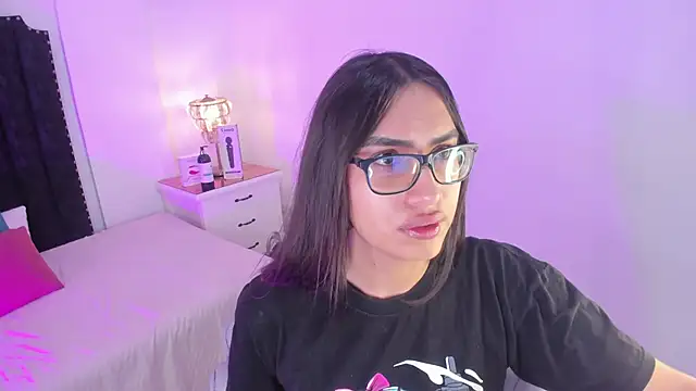 Snapshot of cherrylady_02 chatting on 10/17/25, 11:57 cherrylady 02 online show from 10/17/25, 11:57