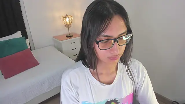 Snapshot of cherrylady_02 chatting on 10/19/25, 01:01 cherrylady 02 online show from 10/19/25, 01:01