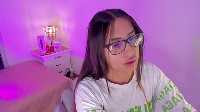 Snapshot of cherrylady_02 chatting on 11/06/25, 11:55 cherrylady 02 online show from 11/06/25, 11:55