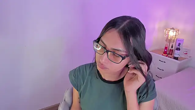 Snapshot of cherrylady_02 chatting on 11/25/25, 12:38 cherrylady 02 online show from 11/25/25, 12:38