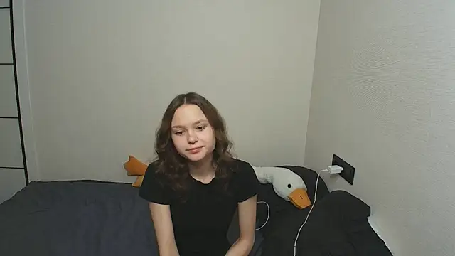 Snapshot of CandyPiggy chatting on 10/16/25, 08:54 CandyPiggy online show from 10/16/25, 08:54